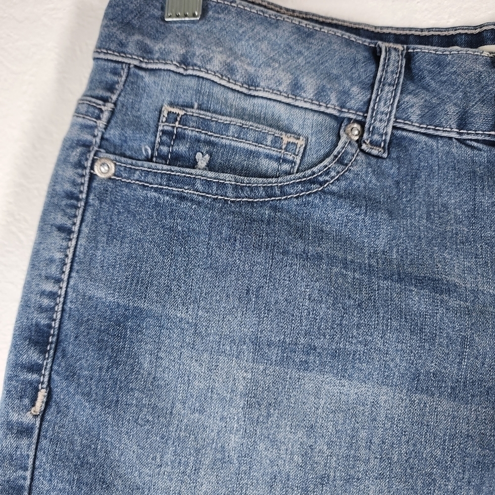 EST. 1946 DENIM EMBROIDERED SHORTS - Picture 4 of 9
